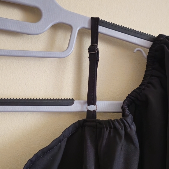 Women's Black V-Neck Cold Shoulder Button Front Spaghetti Strap Blouse Size L - Picture 10 of 13